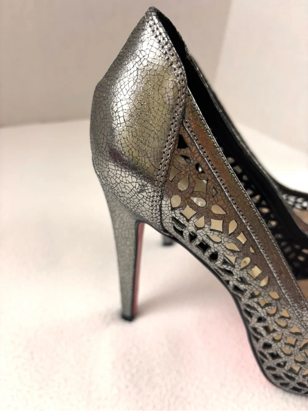 LUCHO Metallic Pewter Laser Cut Peep Toe w/Bow Red Bottom Platform Pumps (9)